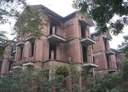 Đánh thuế thật cao với biệt thự bỏ hoang?